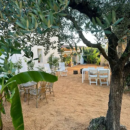 Pathos Bed & Breakfast Quarto dʼAltino