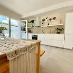 Bed & Breakfast Pathos