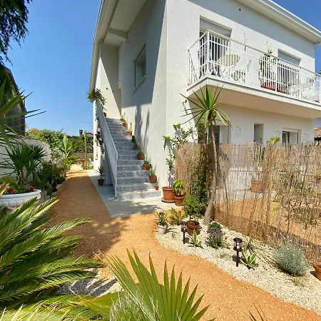 Frühstückspension Pathos