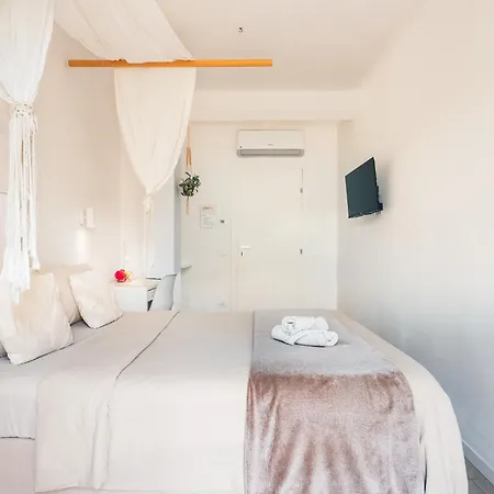 Oda ve Kahvaltı Pathos 3*
