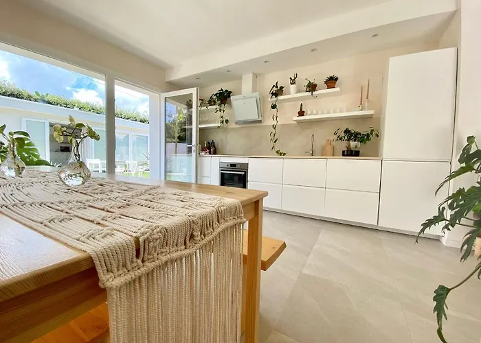 Bed & Breakfast Pathos