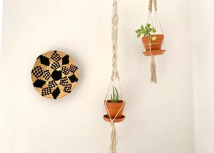 Bed & Breakfast Pathos