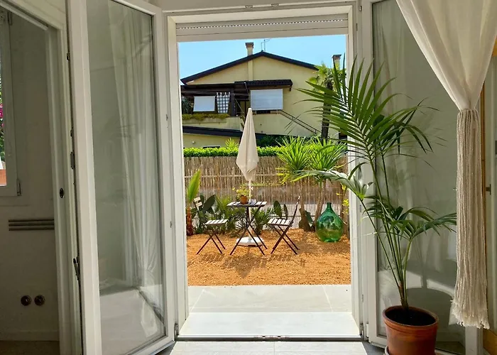 Bed & Breakfast Pathos 4*